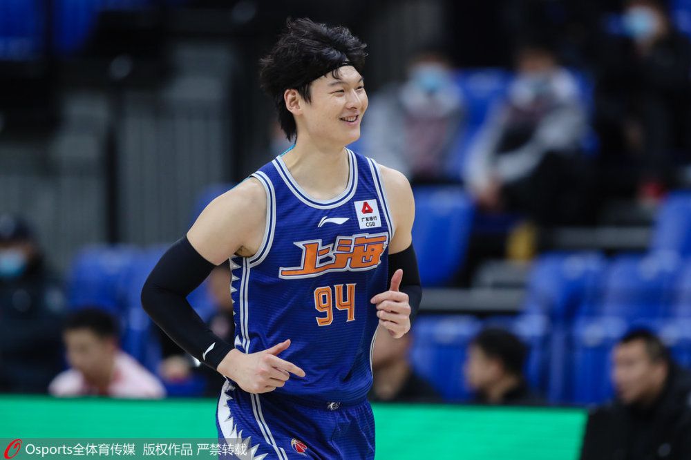 太阳大逆转险胜奇才 布克27+8普尔17中5NBA新赛季常规赛继续进行，菲尼克斯太阳队（14胜12负）止住连败。